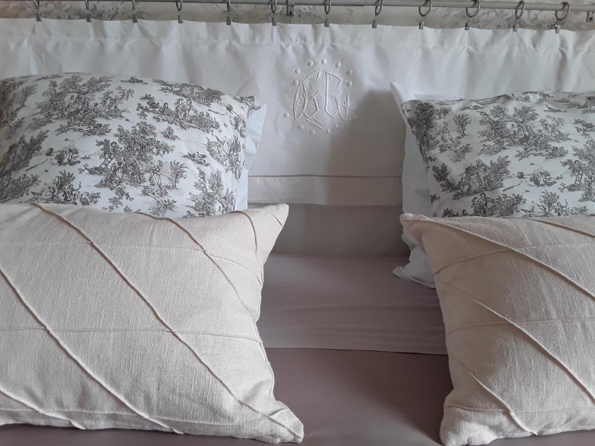 Le Manoir De Crisolles Bed and Breakfast Eksteriør billede