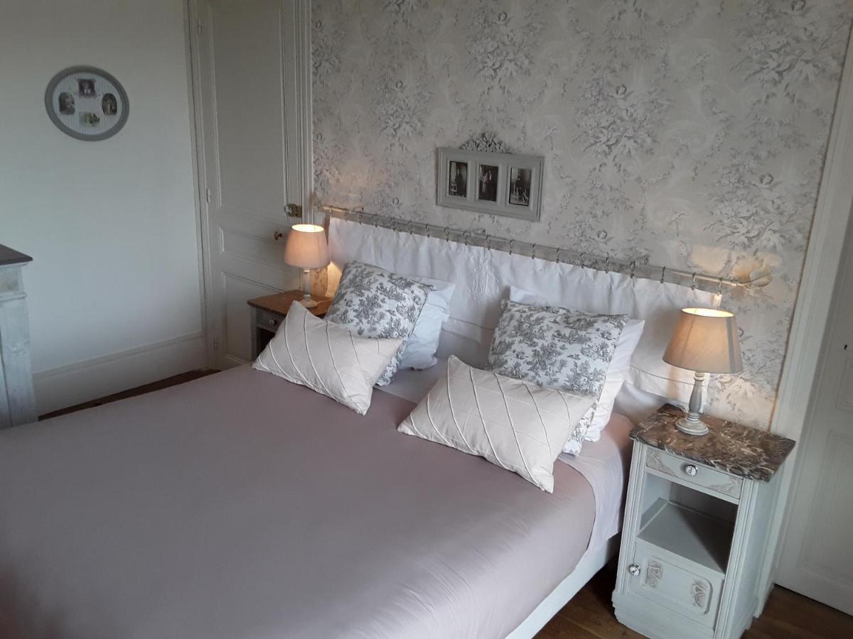 Le Manoir De Crisolles Bed and Breakfast Eksteriør billede