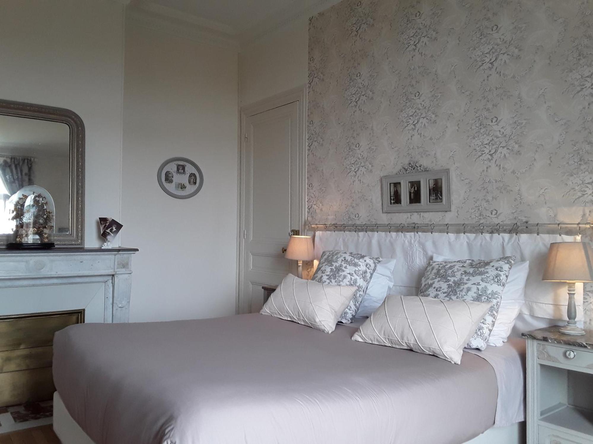 Le Manoir De Crisolles Bed and Breakfast Værelse billede
