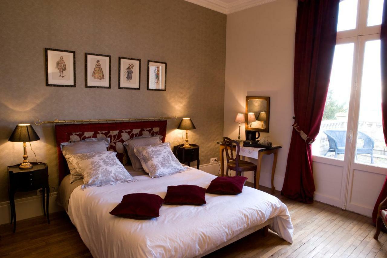Le Manoir De Crisolles Bed and Breakfast Eksteriør billede